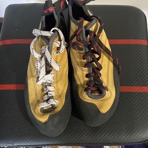 Woman’s Red Chili Climbing Shoes